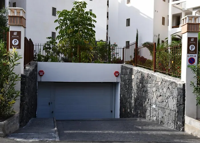 Bentor 3-1 Penthouse Jacuzzi Pool View 3b